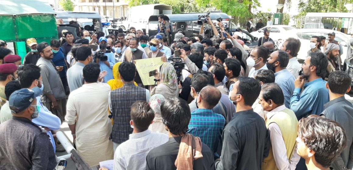 واحد رئیسانی کے قتل کیخلاف بلوچستان اسمبلی کے اجلاس کی کارروائی کا بائیکاٹ، اسمبلی کے باہر احتجاج